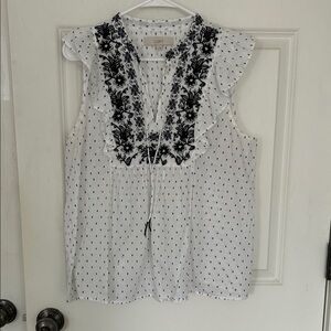 LOFT polka dot Sleeveless Embroidered V-Neck Ruffle Top size large black white